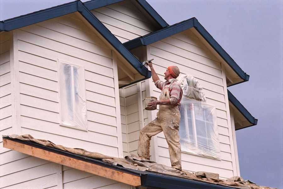 Особенности покраски деревянного дома снаружи: какие краски лучше использовать